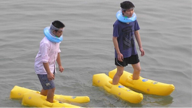 搏翱水上趣味運(yùn)動(dòng)會(huì)項(xiàng)目：凌波微步