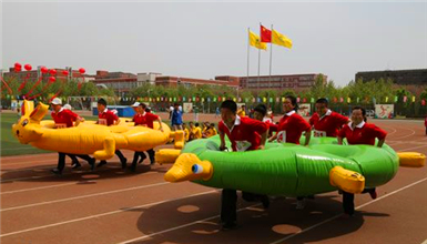 搏翺拓展趣味運(yùn)動(dòng)項(xiàng)目：對兔賽跑